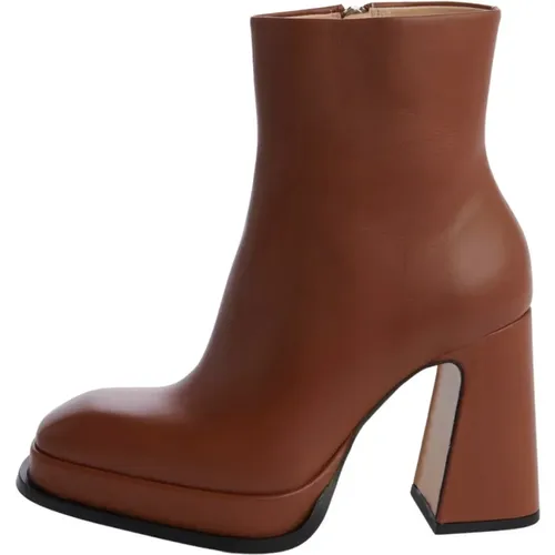 Camel Leather Flat Shoes , female, Sizes: 5 UK, 7 UK, 8 UK, 3 UK - Souliers Martinez - Modalova