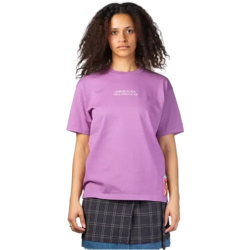 Lila Grafikdruck Baumwoll T-Shirt - Undercover - Modalova