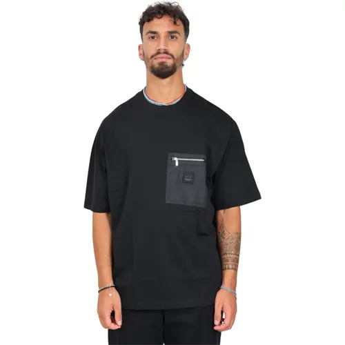 Schwarzes T-Shirt mit kurzen Ärmeln und Reißverschlusstasche , Herren, Größe: XL - Armani Exchange - Modalova