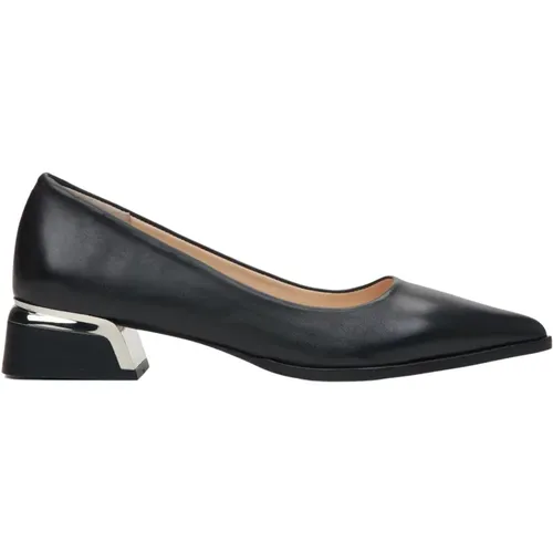 Schwarze Pumps mit niedrigem Absatz aus echtem Leder Er00115101 - Estro - Modalova