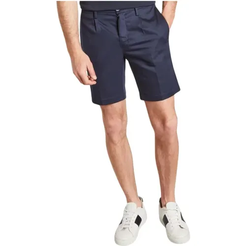 Casual Shorts, male, , Size: W42 Navy Pleated Shorts - Jagvi. Rive Gauche - Modalova