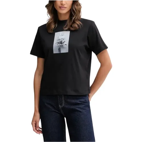 T-Shirts, female, , Size: XS Boxed Flower Boxy Tee - Calvin Klein - Modalova