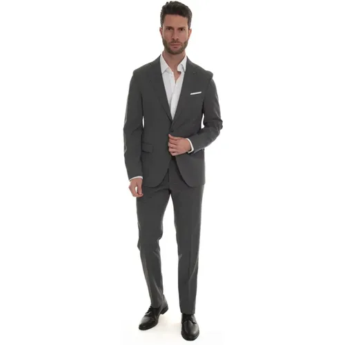 Single Breasted Suits, male, , Size: 3XL Classic 2-Button Suit with Side Slits - Paoloni - Modalova