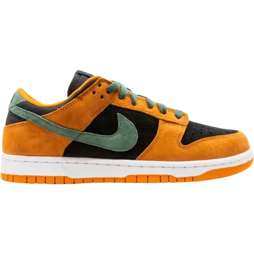 Limited Edition Dunk Low Ceramic , male, Sizes: 9 1/2 UK, 2 1/2 UK, 5 UK, 9 UK, 4 UK, 6 1/2 UK, 3 1/2 UK, 2 UK, 4 1/2 UK, 8 1/2 UK, 12 UK, 11 1/2 UK, - Nike - Modalova