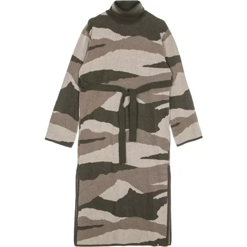 Midi Dresses, female, , Size: S Long Sleeve High Neck Camo Dress - Element - Modalova