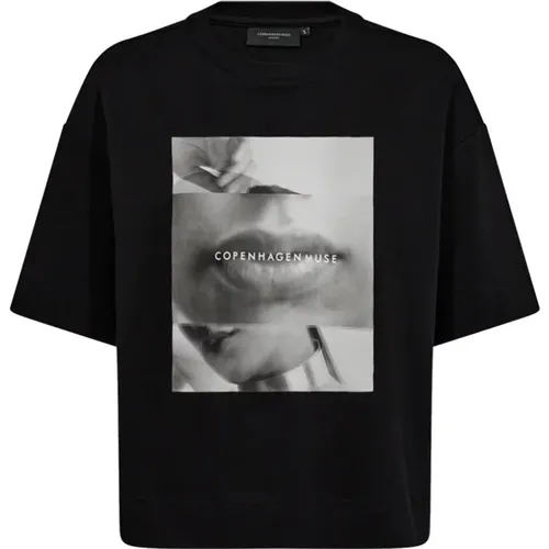 T-Shirt mit Grafischem Druck Schwarz - Copenhagen Muse - Modalova