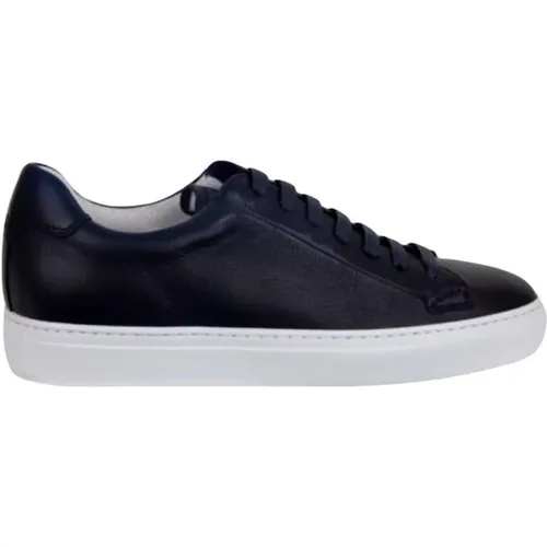 Minimal design black leather sneakers , male, Sizes: 9 UK, 8 UK, 7 UK - Doucal's - Modalova