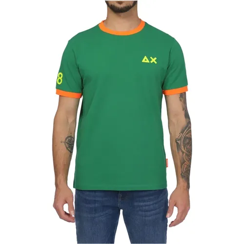 Fluo Logo Collar T-Shirt for Men , male, Sizes: 2XL, XL, L - Sun68 - Modalova