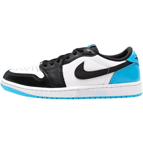 Sneakers, male, , Size: 4 1/2 US Retro Low OG UNC Sneaker - Jordan - Modalova