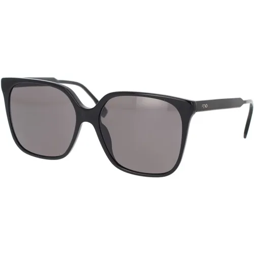 Glamorous Oversized Square Sunglasses , female, Sizes: 59 MM - Fendi - Modalova