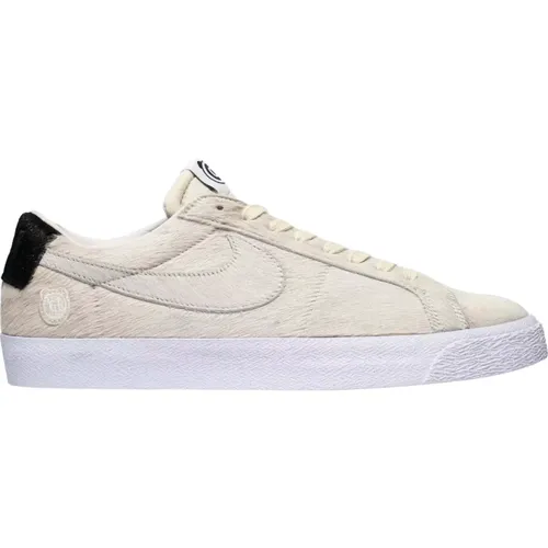 Limited Edition Blazer Low Medicom Toy , male, Sizes: 2 1/2 UK, 14 1/2 UK, 8 UK, 4 UK, 13 1/2 UK, 6 UK, 10 UK, 8 1/2 UK, 3 1/2 UK, 15 1/2 UK, 5 UK, 7 - Nike - Modalova