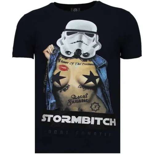 Stormbitch Rhinestone - Herren T-Shirt - 5770N - Local Fanatic - Modalova