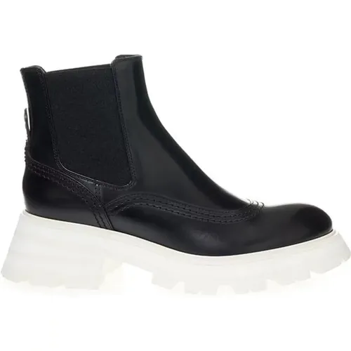 Chelsea Boots, male, , Size: 3 1/2 US Elegant Leather Boots in Timeless - alexander mcqueen - Modalova