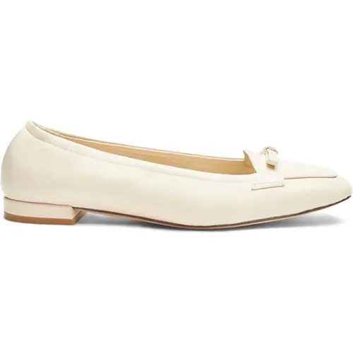 Eleganter Bow Loafer Schuh,Elastischer Loafer mit Femininem Schleifenakzent - Stuart Weitzman - Modalova