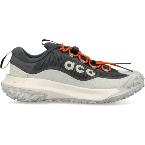 ACG Mountain Fly 2 Low Sneakers , male, Sizes: 7 1/2 UK - Nike - Modalova