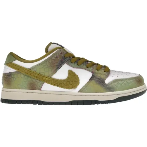 Limited Edition SB Dunk Low Alexis Sablone , male, Sizes: 9 UK, 7 UK, 6 1/2 UK, 13 1/2 UK, 15 1/2 UK, 3 1/2 UK, 2 UK, 10 1/2 UK, 2 1/2 UK, 8 1/2 UK, 1 - Nike - Modalova