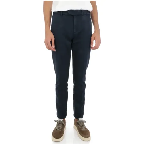 Classic Chinos for Modern Man , male, Sizes: W32 - Eleventy - Modalova