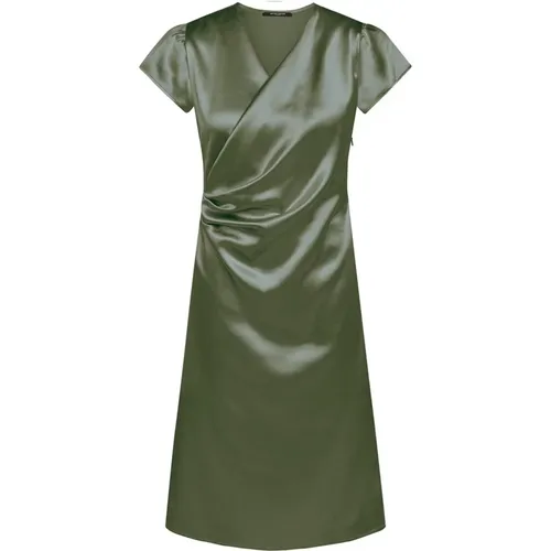 Drapiertes V-Ausschnitt Kleid Staubiges Grün - Bruuns Bazaar - Modalova