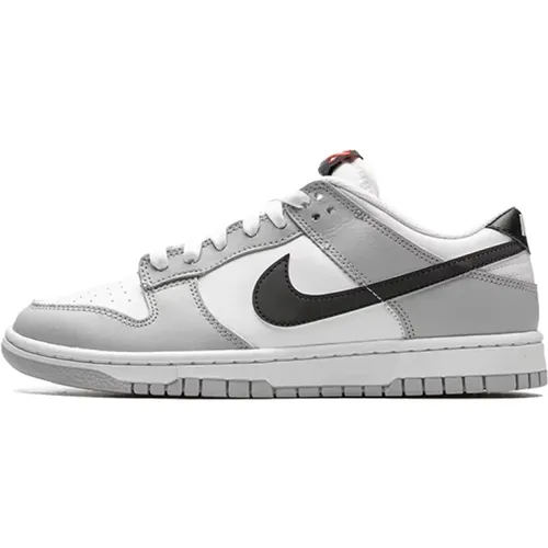 Grey Fog Dunk Low SE Sneakers , male, Sizes: 5 UK, 6 UK, 2 UK, 1 1/2 UK, 4 UK, 2 1/2 UK, 3 1/2 UK, 4 1/2 UK - Nike - Modalova