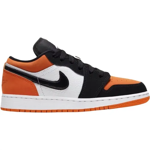 Limited Edition Air Jordan 1 Low , male, Sizes: 5 UK, 4 UK, 2 UK, 6 UK, 4 1/2 UK, 2 1/2 UK, 3 1/2 UK - Nike - Modalova