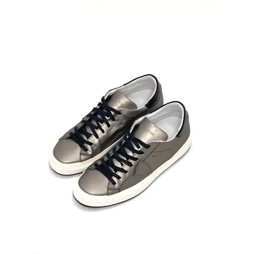 Metallic Graue Ledersneaker , Herren, Größe: 43 EU - Philippe Model - Modalova