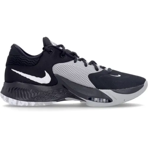 Zoom Freak 4 Basketball Shoe /White , male, Sizes: 2 1/2 UK, 4 1/2 UK, 8 1/2 UK, 6 1/2 UK, 7 UK, 6 UK, 8 UK, 10 1/2 UK - Nike - Modalova