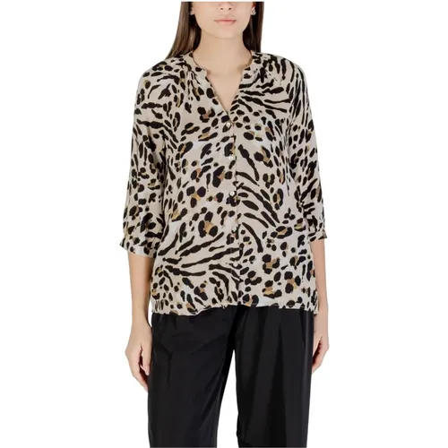 Blouses, female, , Size: 2XL Leopard Print VNeck Blouse - Ichi - Modalova