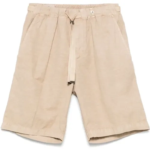 Casual Shorts, male, , Size: M Pleated Shorts with Pockets - Myths - Modalova