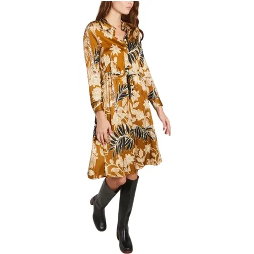 Camel vegetal print satin dress , female, Sizes: M - La Petite Française - Modalova