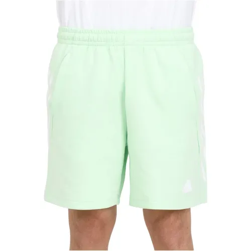 Grüne Performance Shorts mit weißem Logo-Patch , Herren, Größe: S - Adidas - Modalova