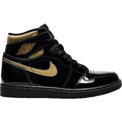 Gold High Retro Limited Edition , male, Sizes: 6 UK, 8 1/2 UK, 11 1/2 UK, 10 1/2 UK, 7 UK, 8 UK, 11 UK, 14 1/2 UK, 13 1/2 UK, 15 1/2 UK, 9 UK, 13 UK, - Nike - Modalova