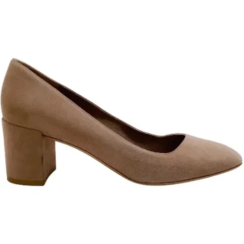 Pre-owned Pumps, female, , Size: 8 US Pre-owned Suede heels - Salvatore Ferragamo Pre-owned - Modalova