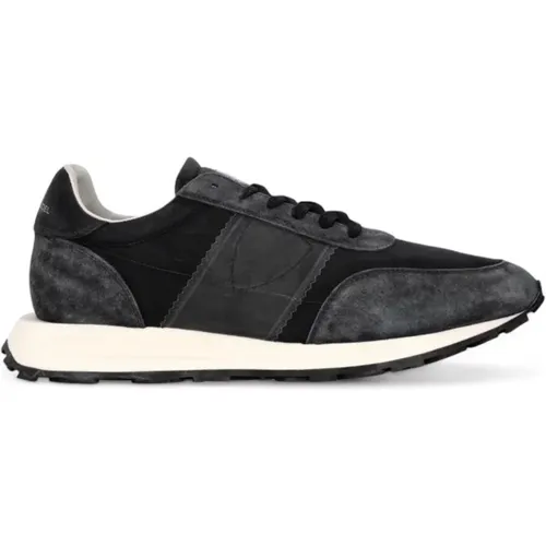 Nylon sneakers with suede details , male, Sizes: 6 UK, 7 UK, 11 UK, 8 UK, 10 UK - Philippe Model - Modalova