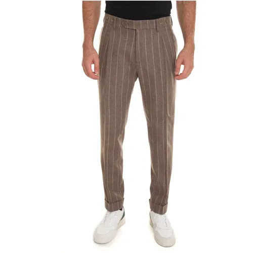 Chinos, male, , Size: XL Striped Chino with Tailoring Vent - Berwich - Modalova