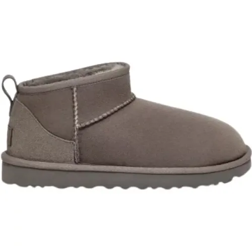 Klassische Ultra Mini Stiefel in Grau , Damen, Größe: 38 EU - Ugg - Modalova