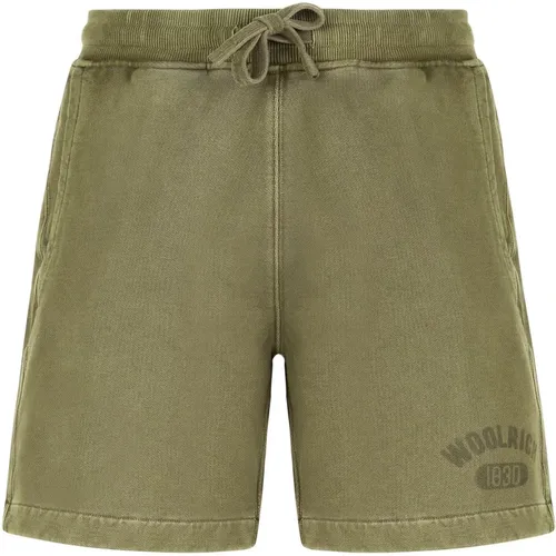 Olivgrüne Baumwoll-Bermuda-Shorts , Herren, Größe: L - Woolrich - Modalova