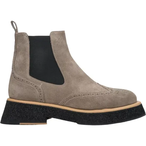 Chelsea Boots, female, , Size: 11 US Women`s Grey & Brown Chelsea Boots made of Genuine Suede with Black Accents Er00113849 - Estro - Modalova