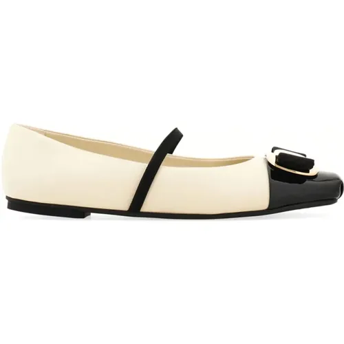 Ballet Flats with Vara Design , female, Sizes: 6 UK, 4 1/2 UK, 5 UK, 6 1/2 UK - Salvatore Ferragamo - Modalova