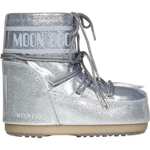 Silberne Slip-On Stiefel mit Logo-Print - moon boot - Modalova