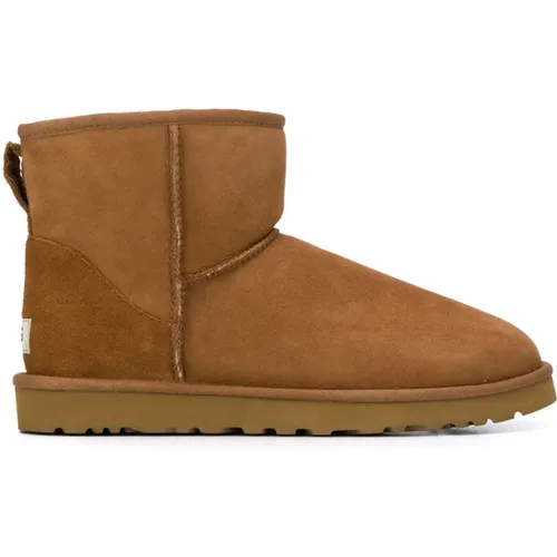 Classic Mini Chestnut Men Boots , male, Sizes: 8 UK, 10 UK - Ugg - Modalova