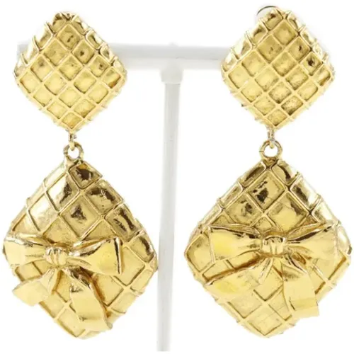 Pre-owned Jewellery, female, , Size: ONE SIZE Chanel Gold Metal Clip Earrings - Chanel Vintage - Modalova