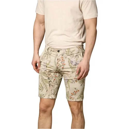 Casual Shorts, male, , Size: S Slim Fit Floral Bermuda Shorts - Mason's - Modalova