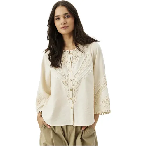 Feminine Shirt Blouse with Embroidered Details , female, Sizes: S, L, M, XL, 2XL - IN Front - Modalova
