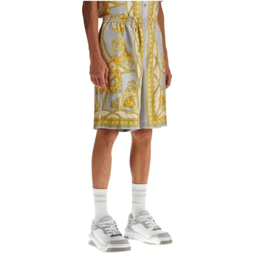 Silk Bermuda shorts with 'Coupe des Dieux' print , male, Sizes: XL - Versace - Modalova