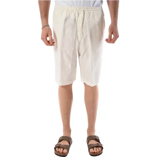 Summer Casual Shorts Elevate Style , male, Sizes: S - 120% lino - Modalova