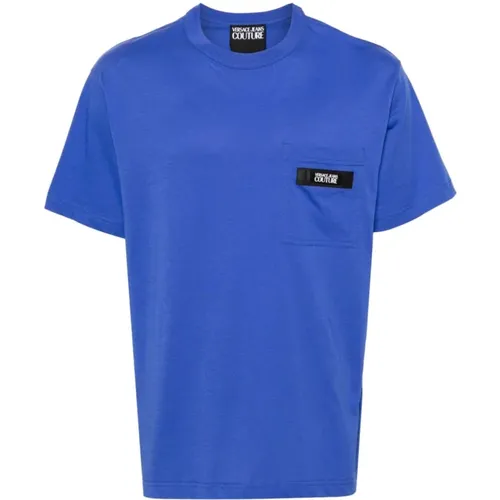 Blau T-Shirt mit Tasche und Logo , Herren, Größe: L - Versace Jeans Couture - Modalova