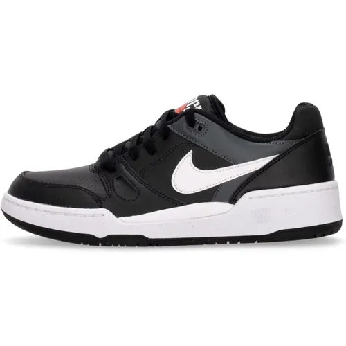 Classic Low Top Sneaker /White , male, Sizes: 8 1/2 UK, 6 UK, 9 UK, 7 UK, 4 1/2 UK, 10 1/2 UK, 12 UK, 10 UK, 13 1/2 UK, 11 1/2 UK, 14 1/2 UK, 8 UK, 13 - Nike - Modalova