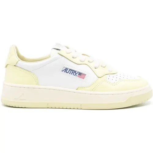 White Medalist Sneakers with Yellow Trim , female, Sizes: 6 UK, 7 UK, 4 UK, 3 UK - Autry - Modalova