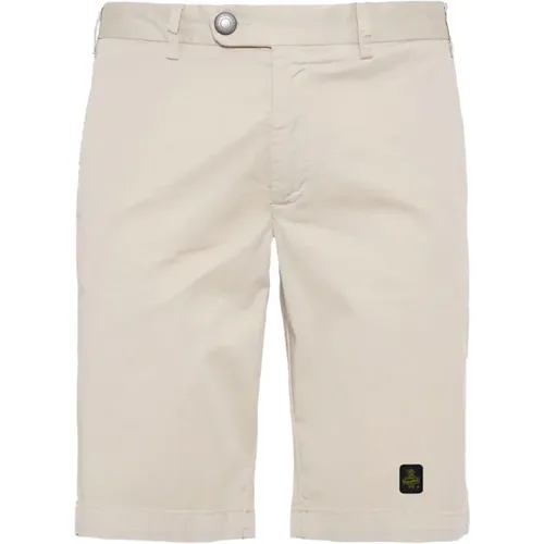 Casual Shorts, male, , Size: W30 Elegant Bermuda Shorts with Logo Patch - RefrigiWear - Modalova