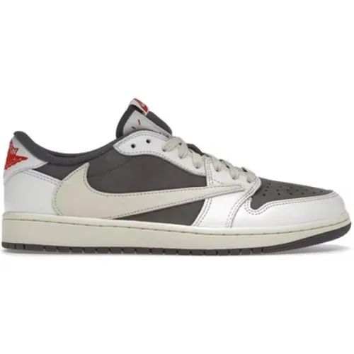 Retro Low OG Reverse Mocha Sneakers , male, Sizes: 8 1/2 UK - Jordan - Modalova